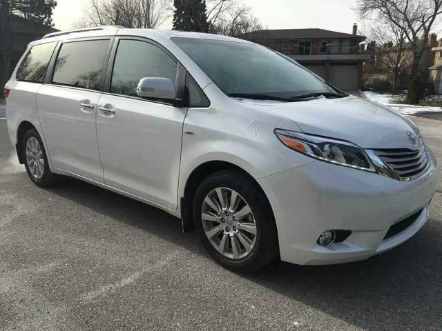 15款丰田塞纳线条设计相对硬朗锐利大气