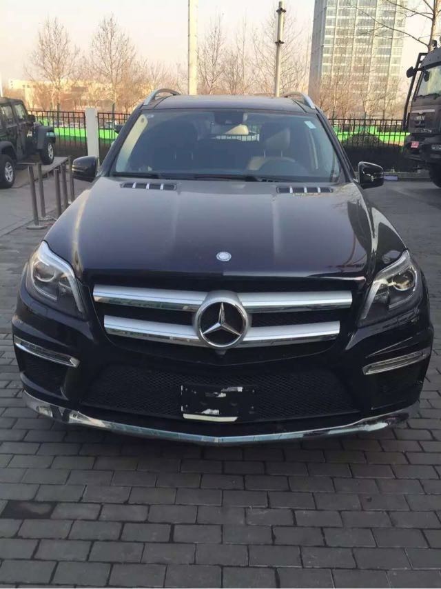 15款奔驰GL550吸引众多车迷艳慕的目光