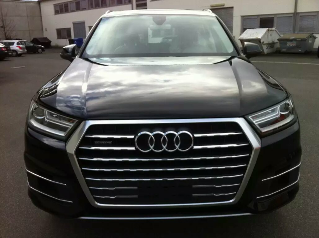 2016款奥迪Q7欧规版3.0T汽油五座带电尾门