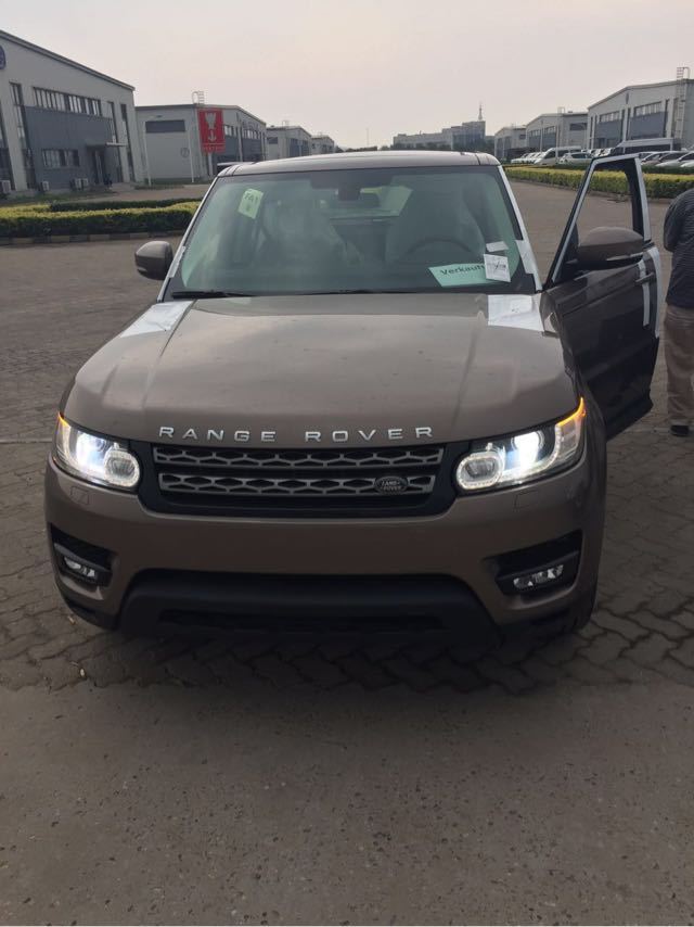 16款路虎揽胜运动3.0柴油欧版全景滑动