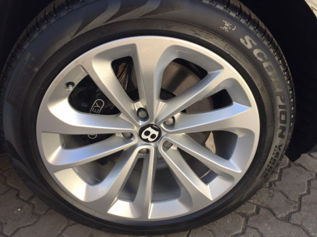 SUV界的老大宾利添越 W12宾利添越劲爆销售价格无底线