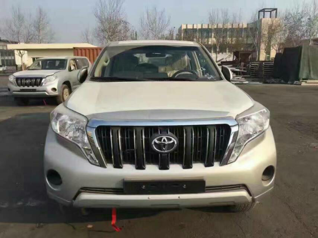 16款丰田普拉多天津港平行进口车报价