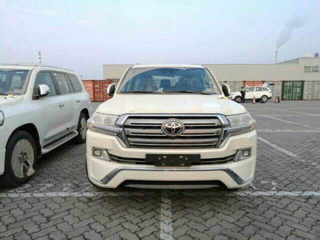 蘭德酷路澤5700現(xiàn)車17款特價(jià)清庫可分期-圖1