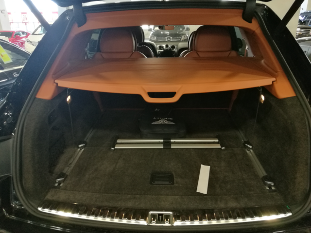 SUV界的老大宾利添越 W12宾利添越劲爆销售价格无底线