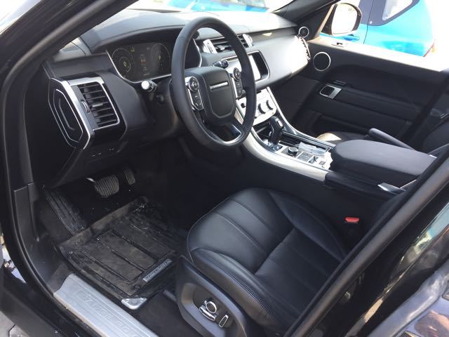 提车时18千米，目前行驶里程较少，由于利用的是姑且商标，跑过两次南通，一次上海。舒服度很好的车。