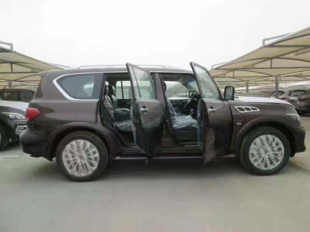 天津港英菲尼迪QX80最新报价 中东版5.6L现车设置设备摆设性能