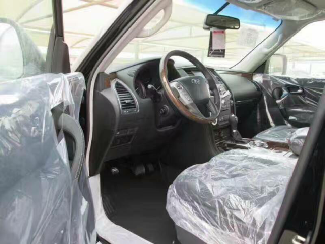 天津港英菲尼迪QX80最新报价 中东版5.6L现车设置设备摆设性能