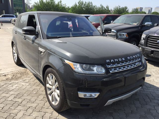 选得棕色内饰，做工精细，后排座椅放倒功效还没有摸索到详细法子