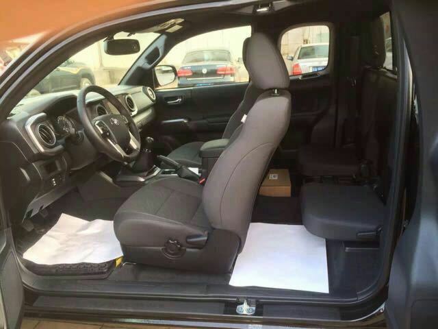 我的全黑的，还算不错，一点点的活动感，便是不耐脏，鱼和熊掌不能兼得。