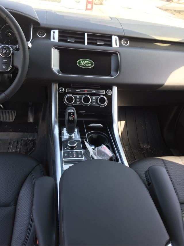 操控性至关好不愧是弯道王，过弯道轻松如流水同样，颇为自然，在加之比较沉稳的偏向盘，操控性那是没的说了