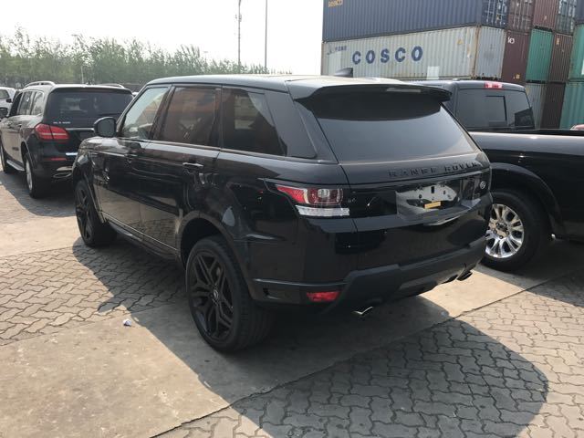 富含科技感的操控台是这款车子的亮点之一，吸引了至关多的顾客。这是这款车子最大的成功点。后部主动遮阳帘也是此款车的标配，还新增了全景天窗，为搭客仔细打造了优良的乘坐情况。