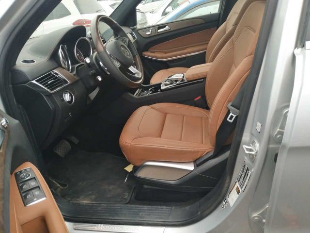 奔驰GLS500诠释都市SUV新概念 巅峰让利