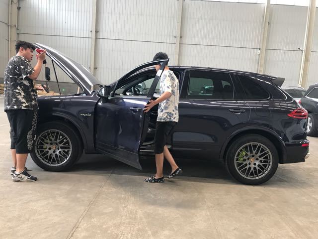 卡宴17款3.0TSE混动超豪华配置详解98.9万