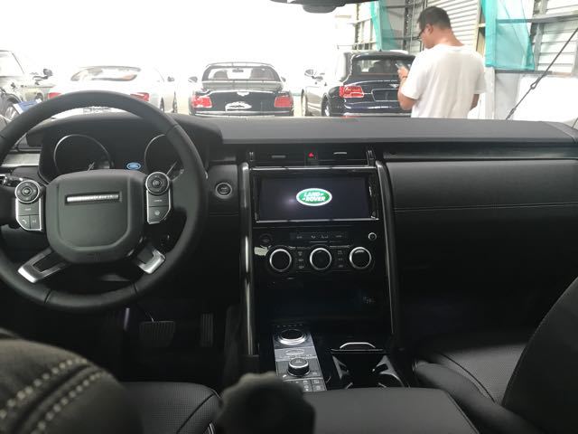 18款路虎发明5现车顶配天津港口现车多少钱