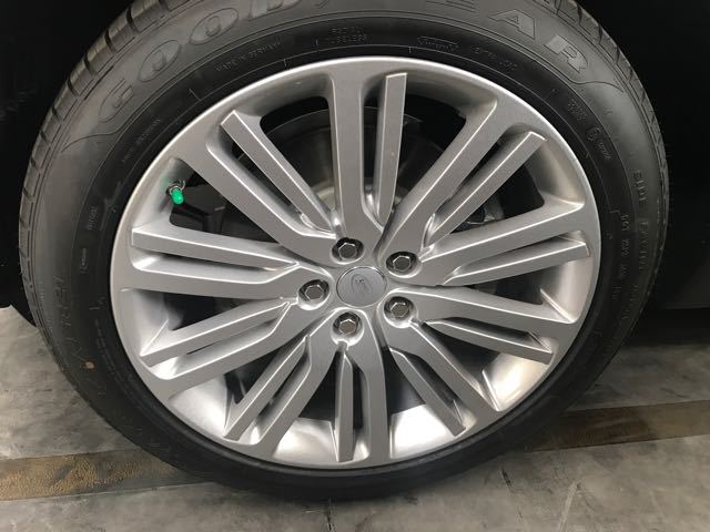 18款路虎发明5现车顶配天津港口现车多少钱