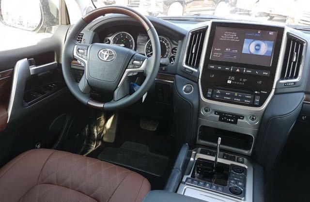 新款兰德酷路泽5700中东版顶配配置解析港口最新行情报价