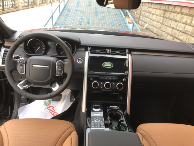 路虎发现五新款到店 豪迈驾驭**驰骋