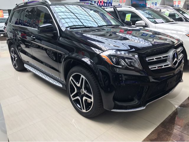 内容摘要 1、2018款加版奔驰GLS450 动力参数:进口类型:加拿大版 厂商:奔驰(平行进口) 长*宽*高:5131*1933*1849MM 车身结构:5门7座SUV 轴距:3076 整备质量:2420KG 最大拖挂质量:3500 油箱容积:100 排量:2996ML 最高车速:210 市区油耗:14.4 高速油耗:11.4 进气形式:双涡轮增压 气缸排列形式:V6 压缩比:10.