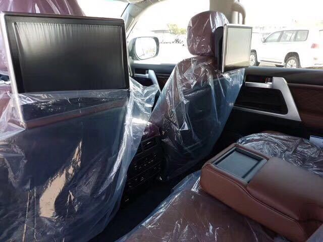 新款兰德酷路泽5700中东版顶配配置解析港口最新行情报价