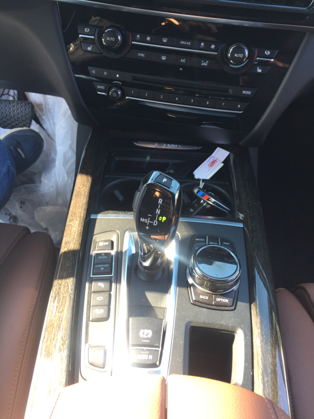 贵宾购车热线:185-2293-2678 谭经理(同微信)