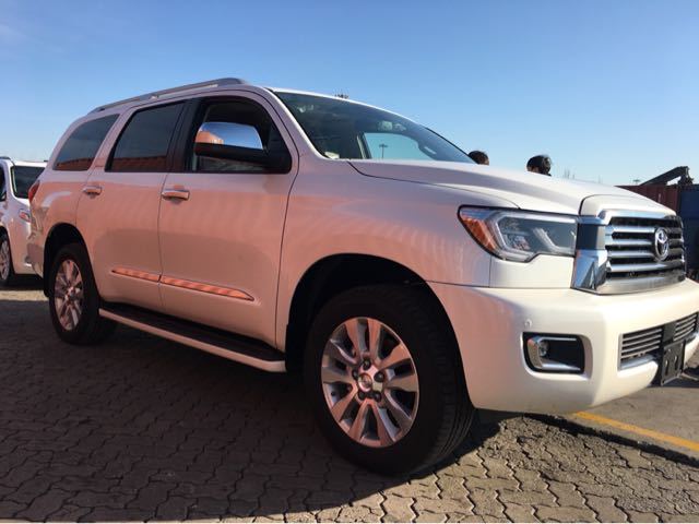 18款丰田红杉5700四驱白金版顶配越野车