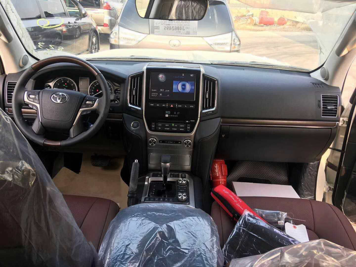 18款丰田酷路泽5700 中东顶配版VXR配置解析