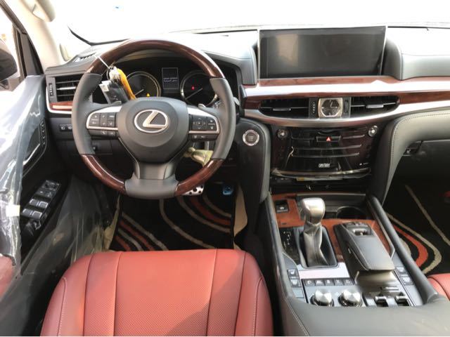 18���׿���˹LX570����ڹ�ͷǷ��˶����