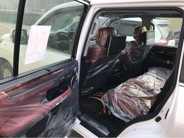 18���׿���˹LX570����ڹ�ͷǷ��˶����