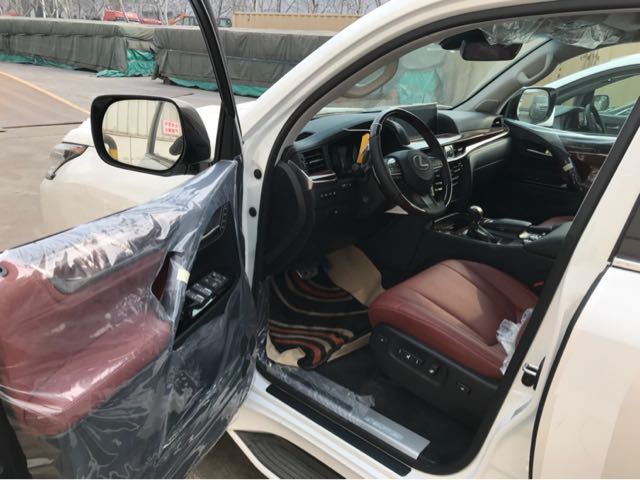 18���׿���˹LX570����ڹ�ͷǷ��˶����