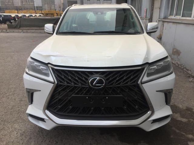 18���׿���˹LX570����ڹ�ͷǷ��˶����