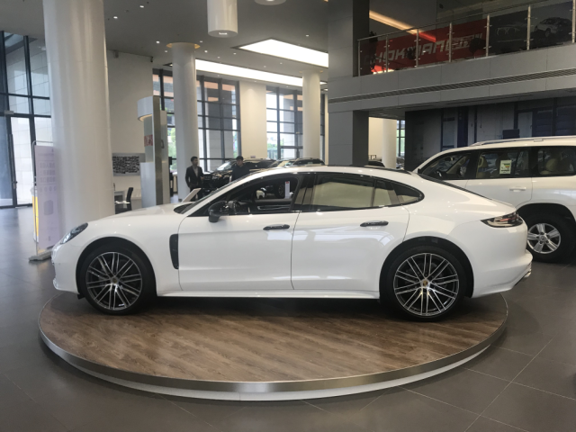 款保时捷帕拉梅拉极速轿跑展厅库房现车报价可