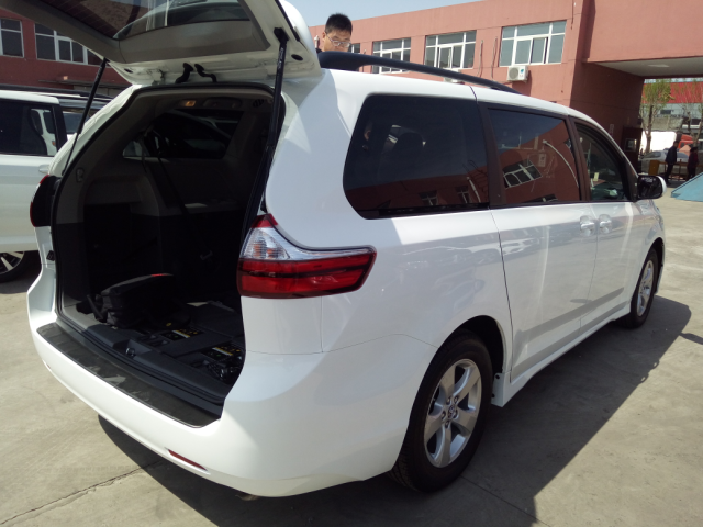 18款丰田塞纳加版配置 参数价格详细对比