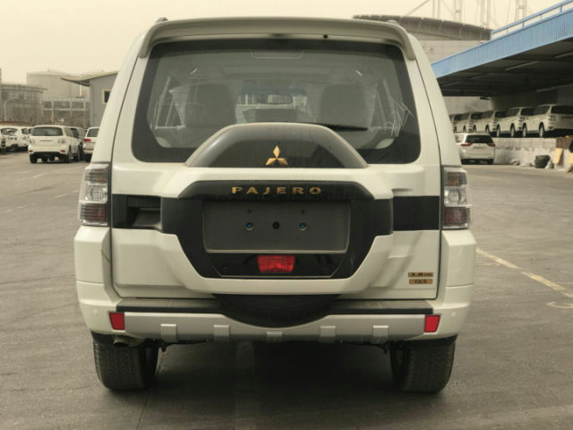 18新款三菱帕杰罗V97现车价格详情参数性能比