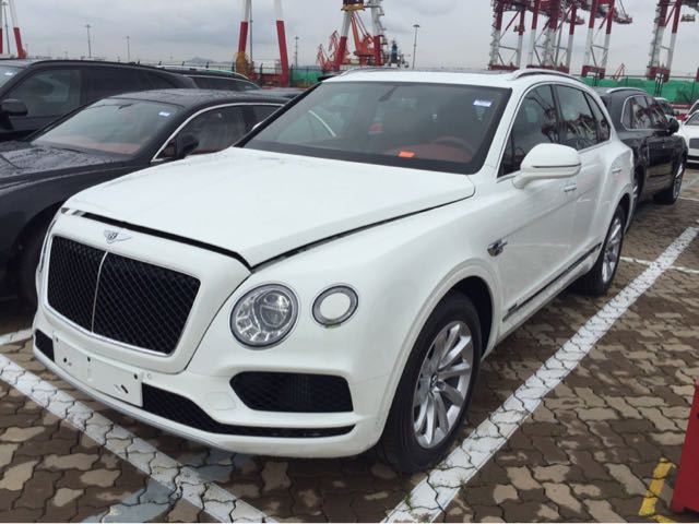 2018款欧版宾利添越4.0T柴油天津港现车底价