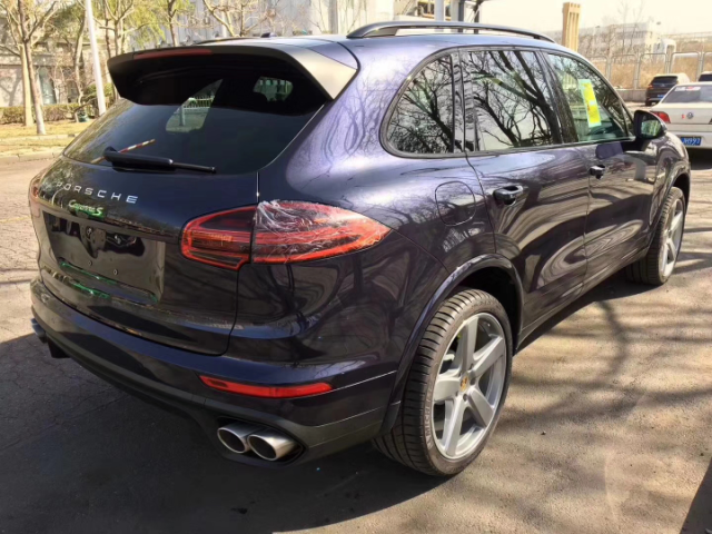 广西18款保时捷卡宴3.0T SE混动 铂金裸车价多