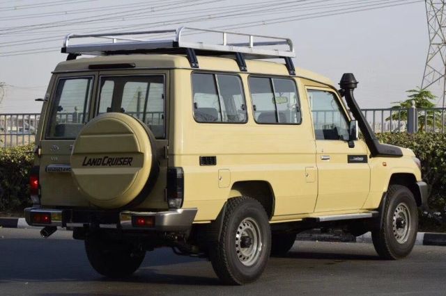 18款中东版丰田酷路泽LC76 4.5柴油 越野爱好