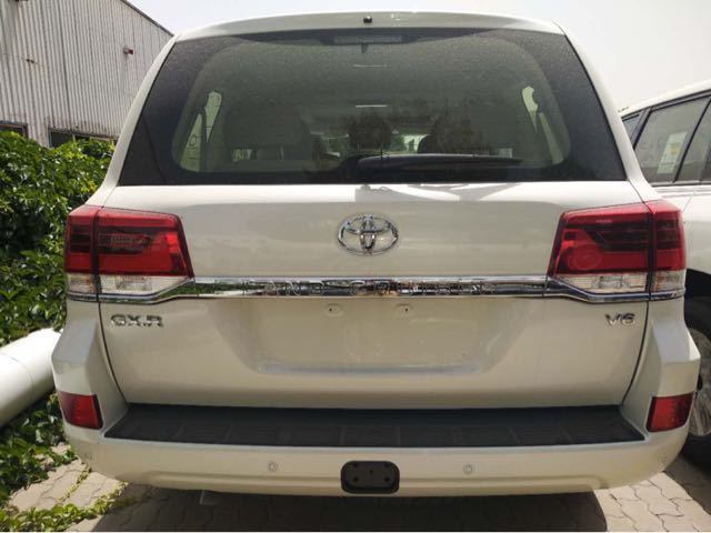 陆巡4000多少钱中东版配置18款酷路泽带天窗