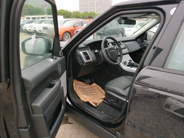 18款路虎揽胜运动3.0T细腻而精巧凸显运动气质