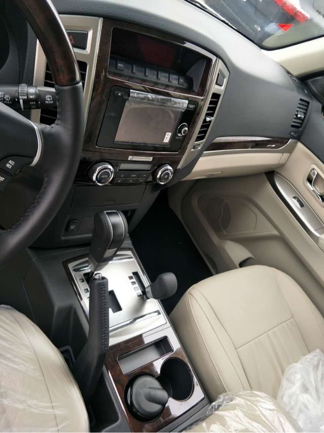 2019款三菱帕杰罗V97到港拆箱中 即将交付现