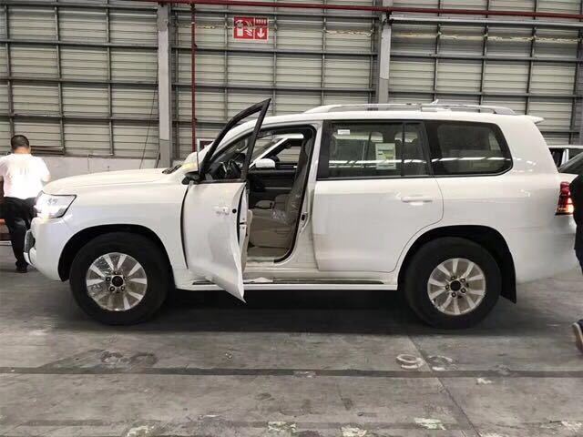 18款丰田酷路泽4500 柴油配置参数报价全解