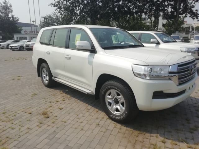 2019款丰田酷路泽4000 丰田陆巡5.7油耗及报价