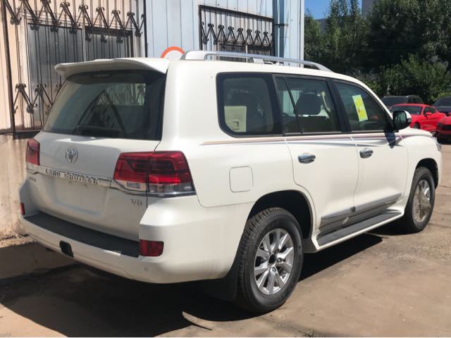 19款丰田酷路泽现车大降价 4600现车