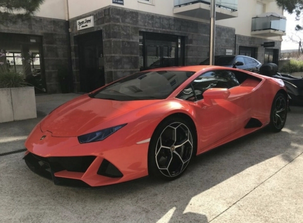 2017  Huracan Performante