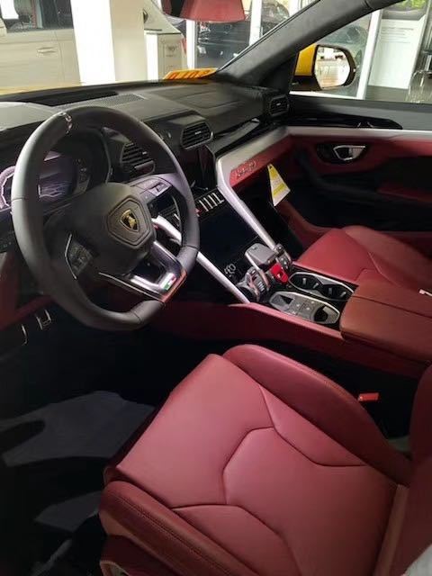 Urus 4.0T V8 ŷ