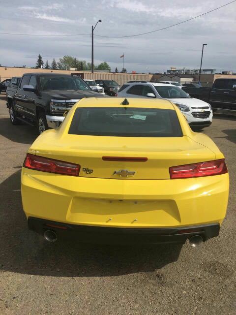 2016款雪佛兰科迈罗敞篷大黄蜂超跑到港