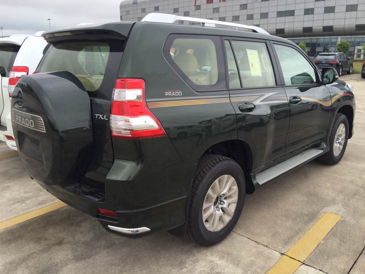 丰田霸道27中东版阿曼升级9气囊36万秒杀款