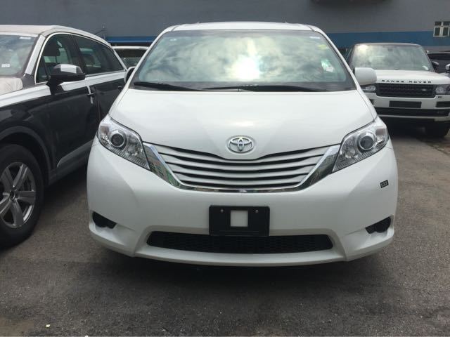 5领跑mpv冠军40万级别巅峰典范       2016款丰田塞纳外形,动力,舒适