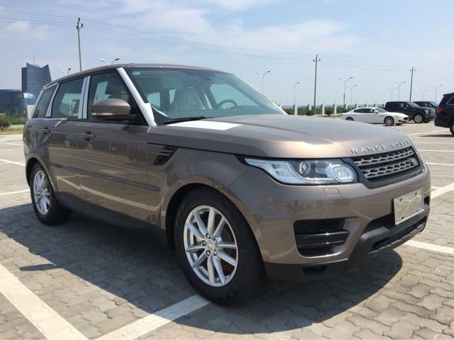 路虎揽胜运动版3.0柴油/汽油s版和se版