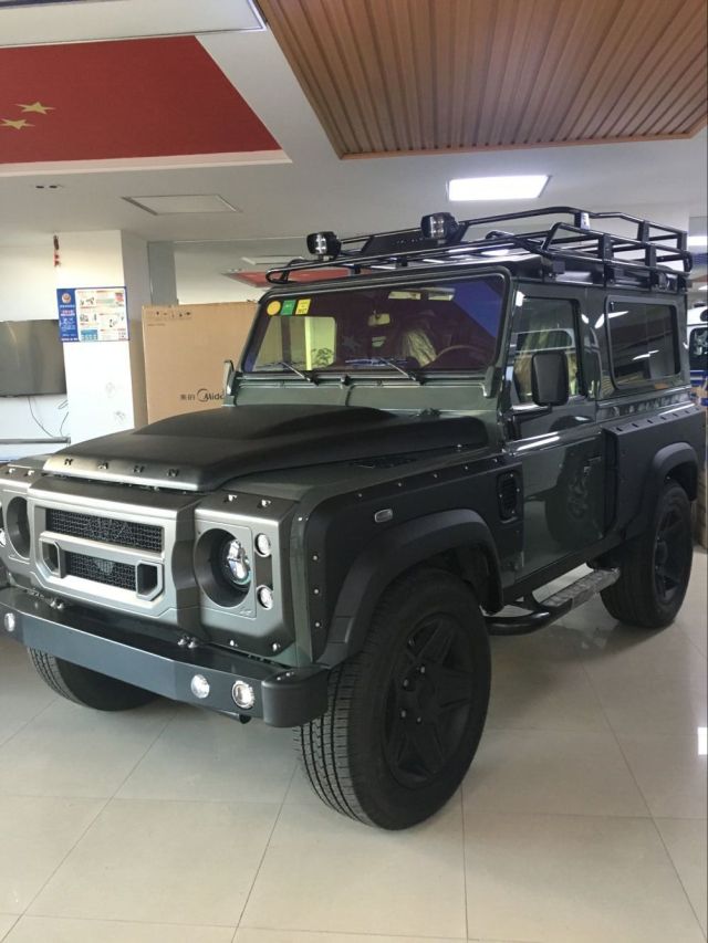 2016款路虎卫士led前大灯全新造型的双色钻石切割风格