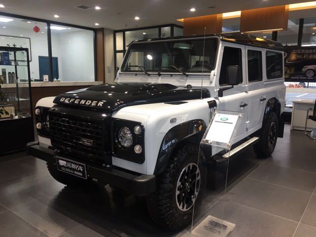 2016款路虎卫士是那种让人过目不忘的车型